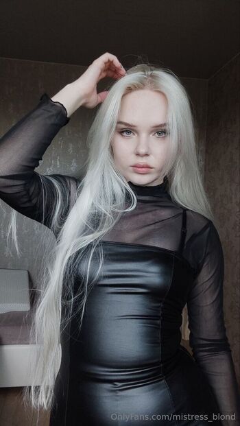 mistress_blond