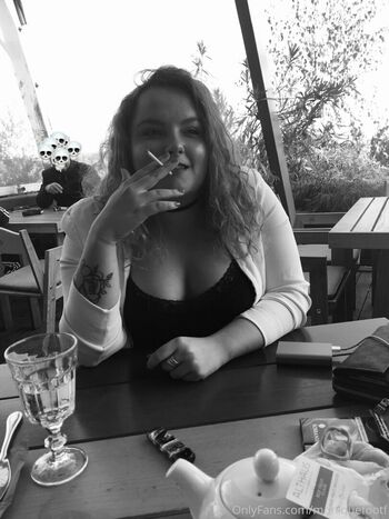 moniiquefox