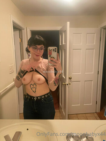 moonbabyx44