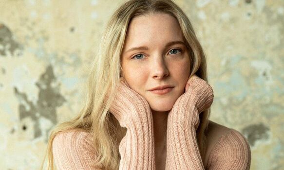 Morfydd Clark