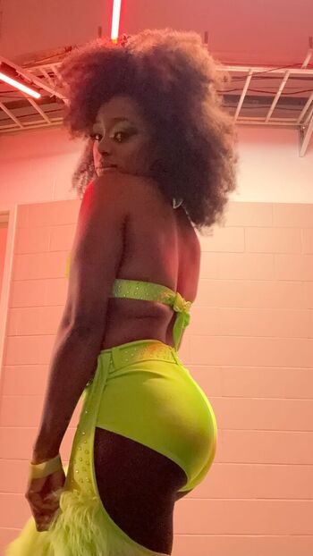Naomi Wwe