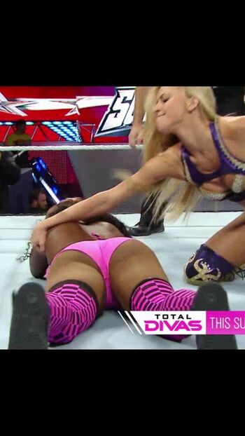 Naomi Wwe