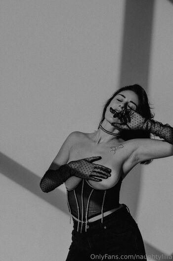 naughtylilia