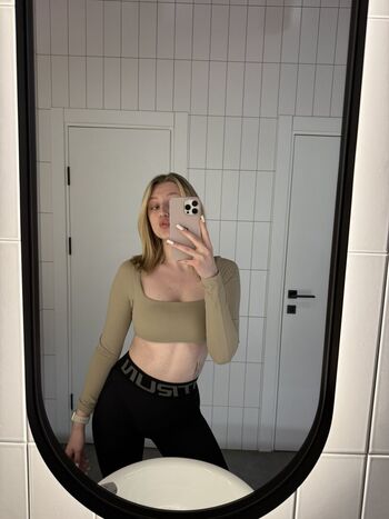 Nensi_Mur