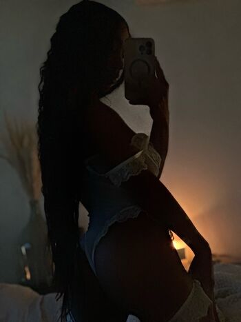 Nia Simone