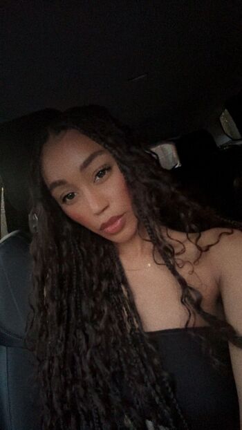 Nia Simone