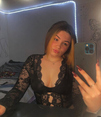 Nicole Dyer