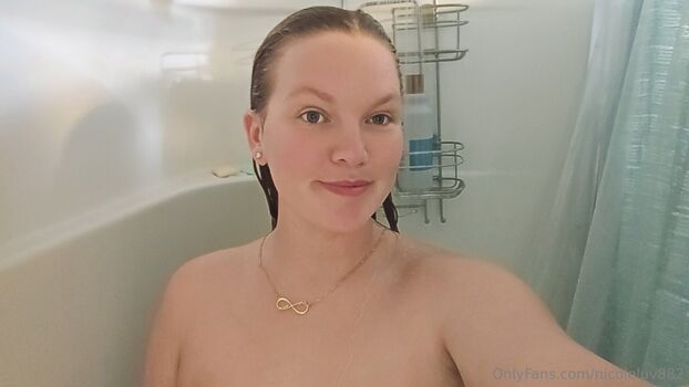 nicoleluv882