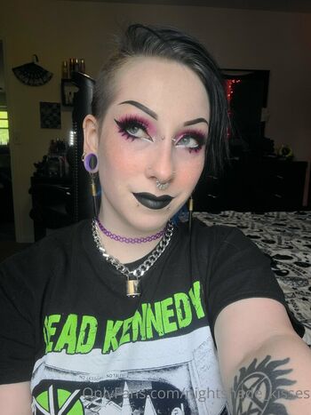 nightshade_kisses