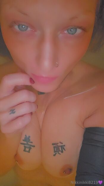 nikkinikki8219