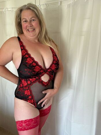 nikkynylee
