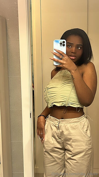 niky_nikole