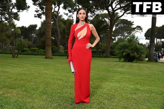 Nina Dobrev