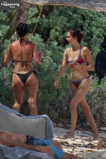Nina Dobrev