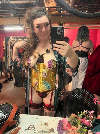 octoberroseburlesque