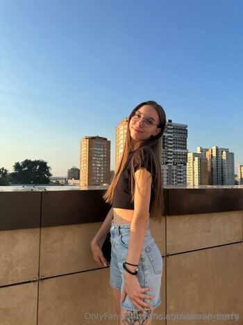 oficialjulianaaherrera