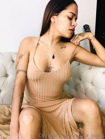 olivia_jones2