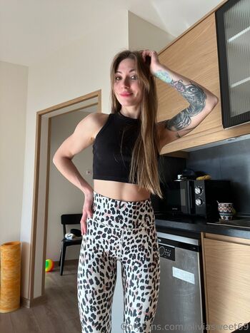 olivia_on_pole