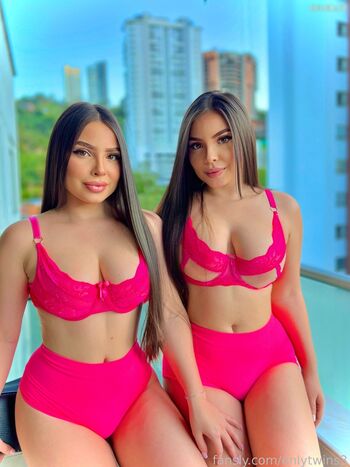 Only Twins Hillary & Lesly