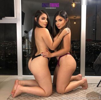 Only Twins Hillary & Lesly