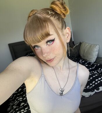 Pale Freckled Girls