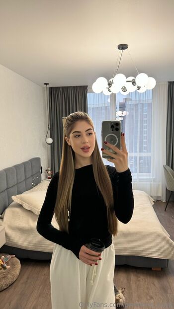 penelope_bustt