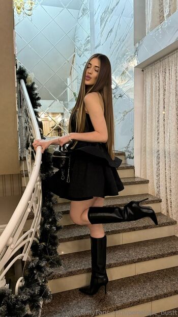 penelope_bustt