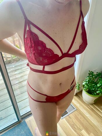 pineapple_ellie_free