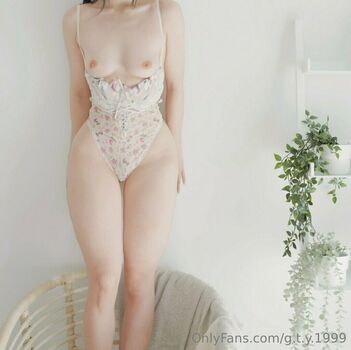Pocket_doll_yisin