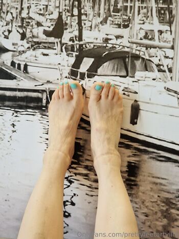 prettyfeetartvilla