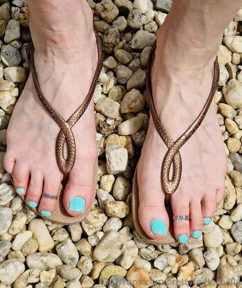 prettyfeetartvilla