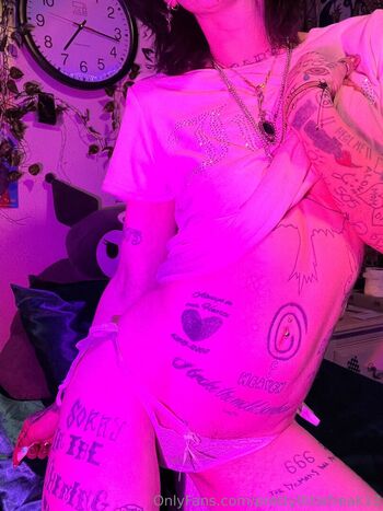 prettylittlefreak13