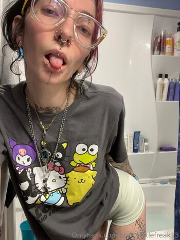 prettylittlefreak13