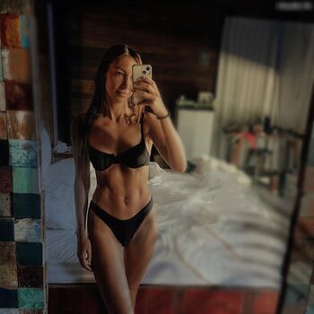 Rebecca Looschelders