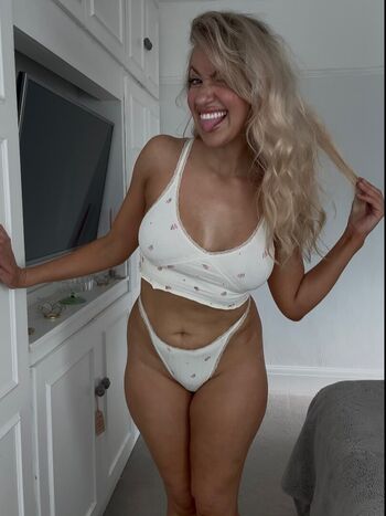 Rebecca_nicole_1