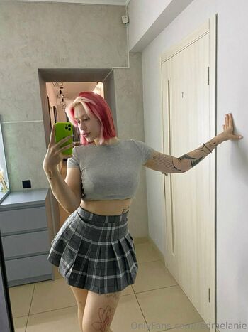 redmelanie