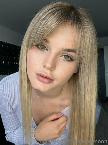 Renata_moon