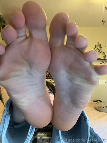 rosefeet05