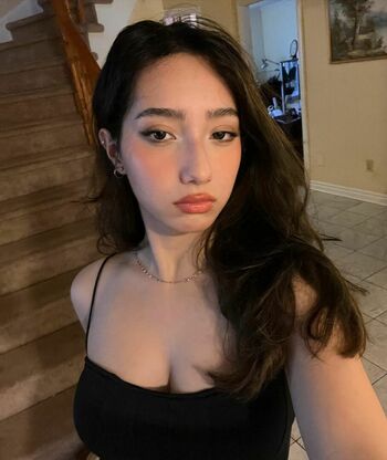 Sabrina Pezeshkian