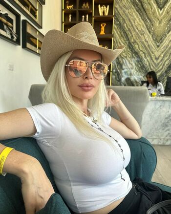 Samantha XO Swinger DJ