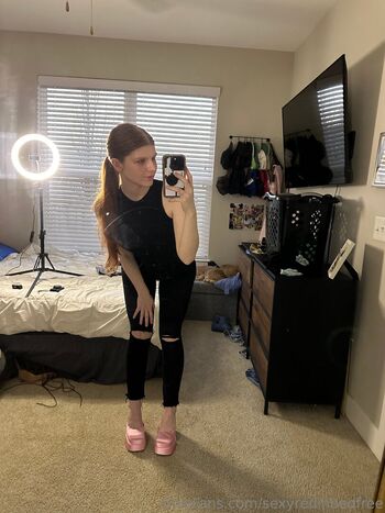 sexyredinbedfree