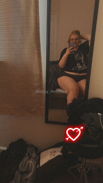 sleepy_hneybee