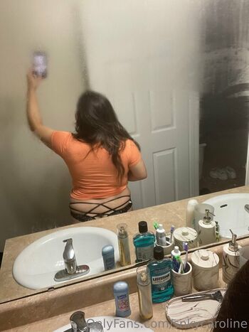 snkycaroline
