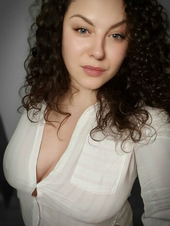 Sofia Curly