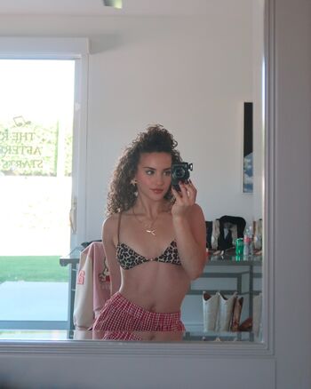 Sofie Dossi