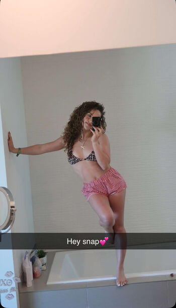 Sofie Dossi