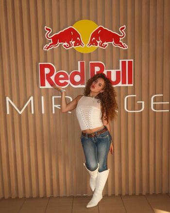 Sofie Dossi