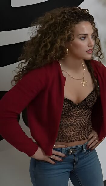 Sofie Dossi