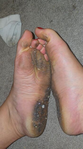 solo_toes