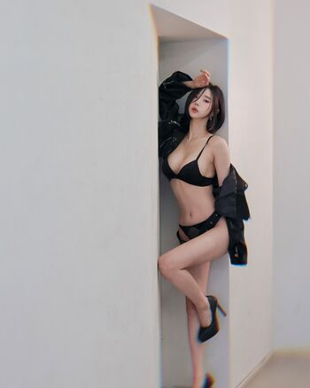 Song Ju A
